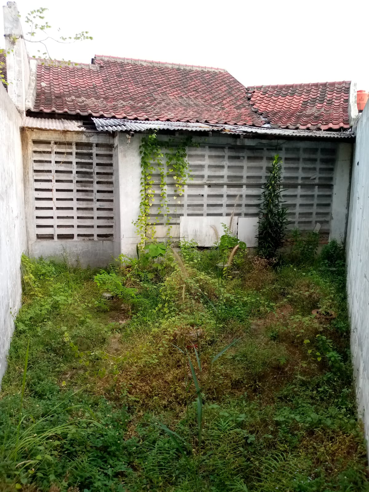 Rumah Rusak Dijual Murah di Cluster Taman Beverly Lippo Cikarang